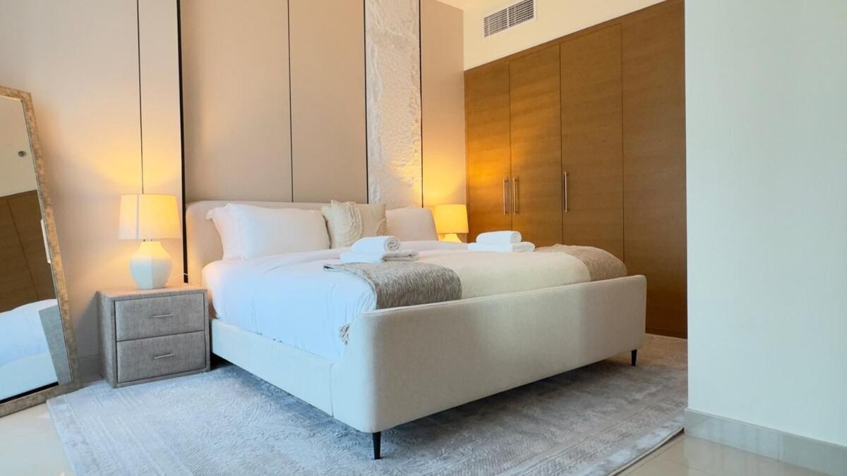 Apartment Dayf-cla Downtown Boulevard Chic 1bdr Study Dubai
