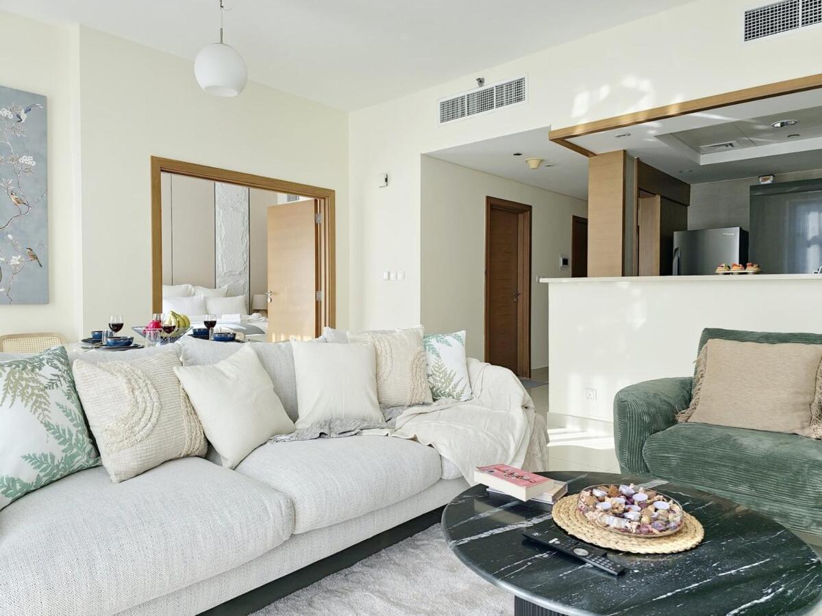 Apartment Dayf-cla Downtown Boulevard Chic 1bdr Study Dubai